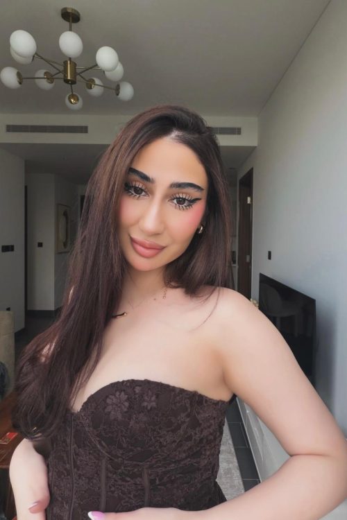 French Kissing escort Model Karachi