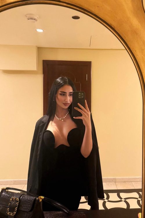 French Kissing escort Model Karachi