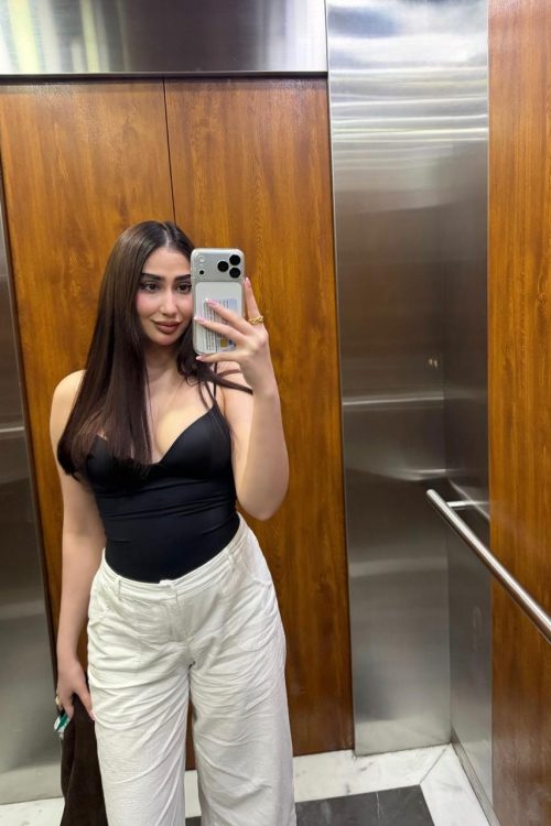 French Kissing escort Model Karachi
