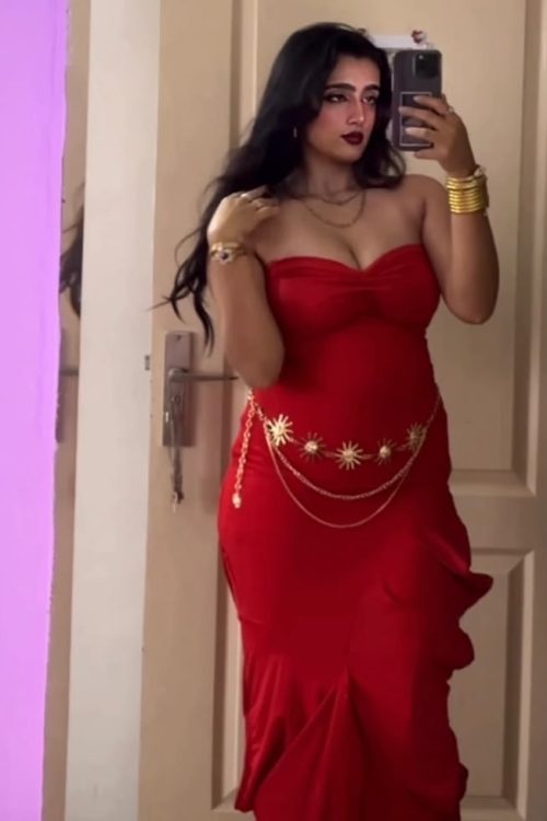 curvy brunette escort Female Karachi